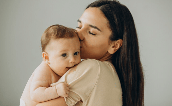 ilustrasi ibu dan bayi (freepik.com/seniv